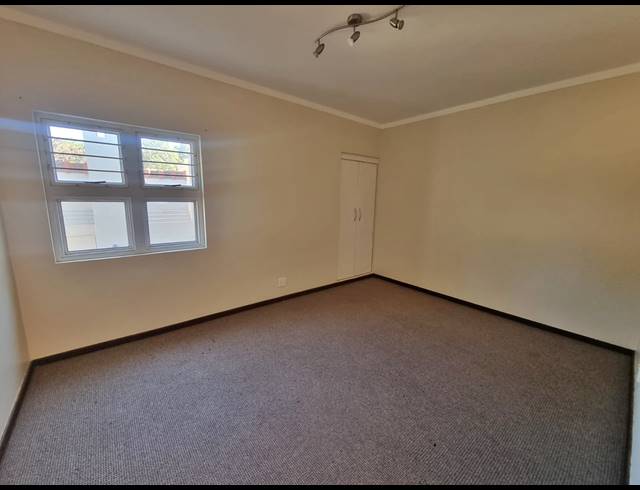 5 BEDROOM HOUSE FOR SALE IN RASLOUW